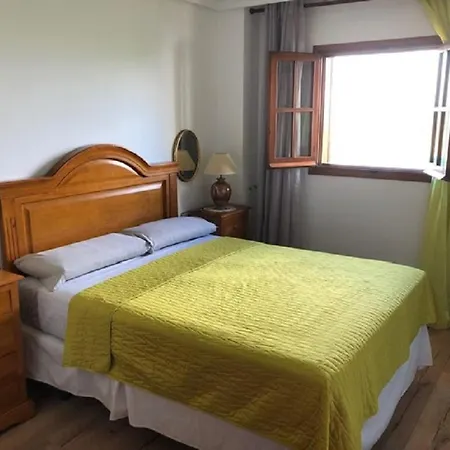 Valencia, Ideally Located 3bed-2bath Apart.few Mints Walk From Beach,pool,shop.