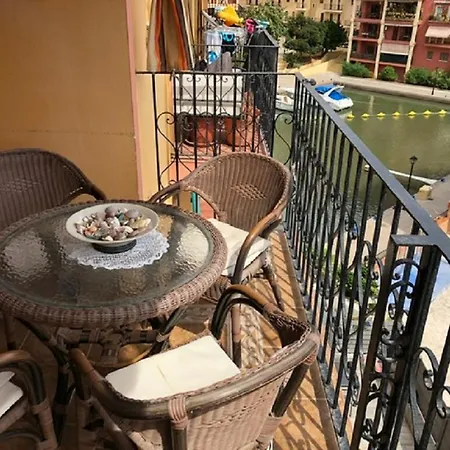 Valencia, Ideally Located 3bed-2bath Apart.few Mints Walk From Beach,pool,shop.