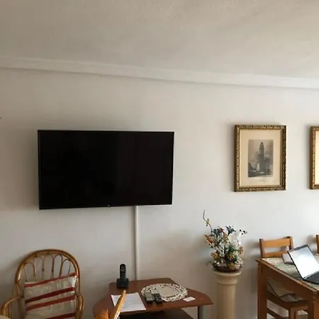 Valencia, Ideally Located 3bed-2bath Apart.few Mints Walk From Beach,pool,shop. Apartment