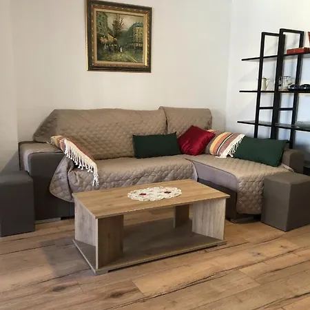 Valencia, Ideally Located 3bed-2bath Apart.few Mints Walk From Beach,pool,shop.