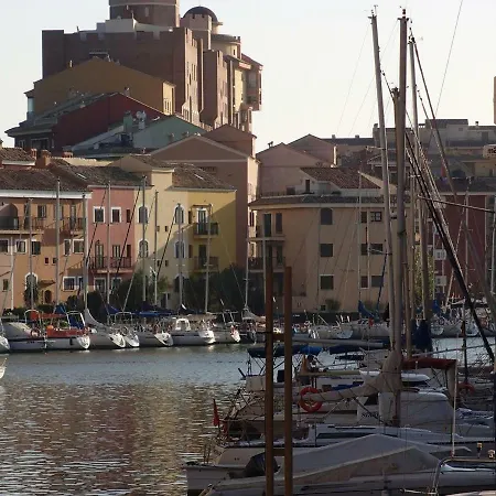 Valencia, Ideally Located 3bed-2bath Apart.few Mints Walk From Beach,pool,shop. Apartment *